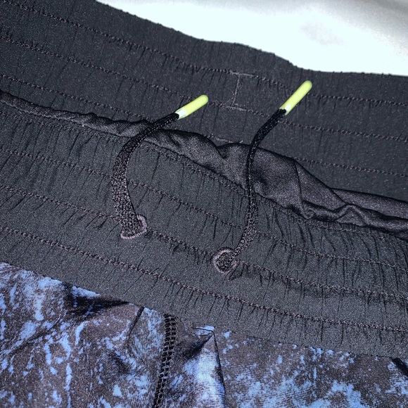 Under Armor Semi-Fitted Heat Gear Run Shorts with Inner Lining - Size Small - Picture 5 of 10